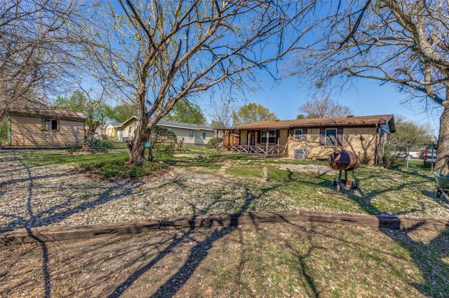707 Debus DR, Taylor, TX 76574