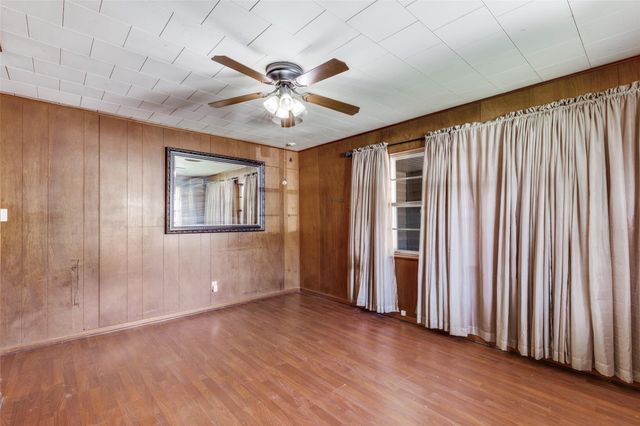 707 Debus DR, Taylor, TX 76574