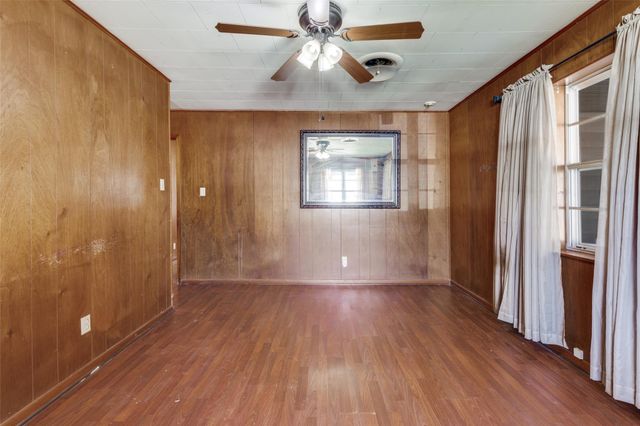 707 Debus DR, Taylor, TX 76574