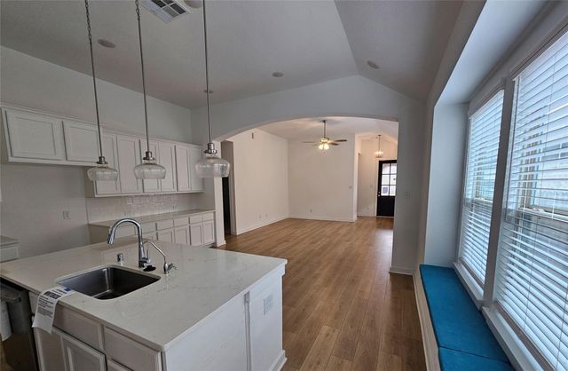 213 Trapper Creek Drive, Conroe, TX 77304