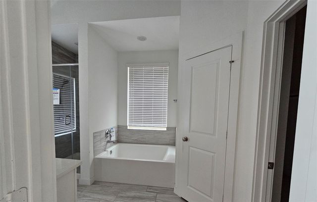 213 Trapper Creek Drive, Conroe, TX 77304