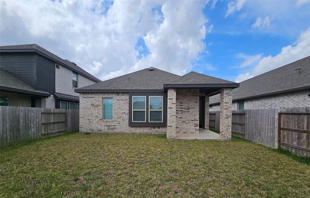 213 Trapper Creek Drive, Conroe, TX 77304