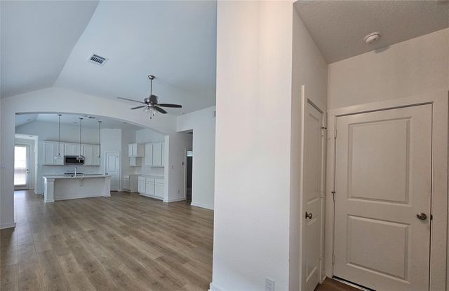 213 Trapper Creek Drive, Conroe, TX 77304