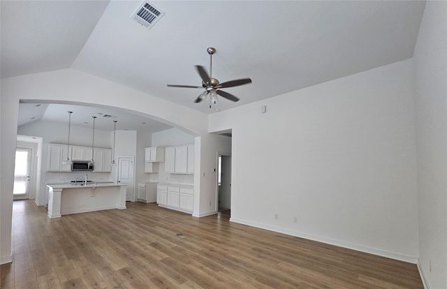 213 Trapper Creek Drive, Conroe, TX 77304