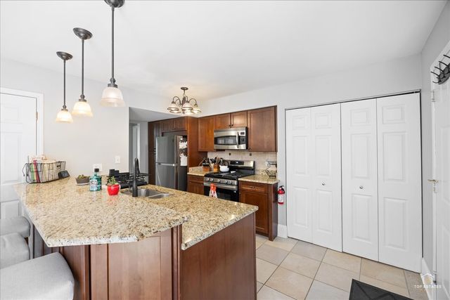 136 Hemstead Street, Lake Bluff, IL 60044