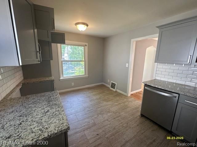 579 E Baker Avenue, Clawson, MI 48017
