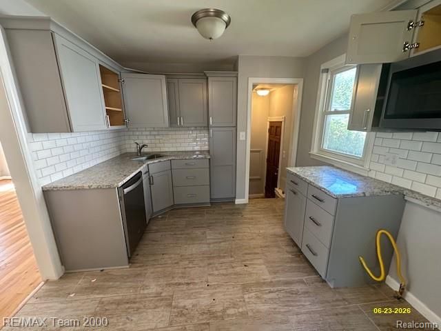 579 E Baker Avenue, Clawson, MI 48017