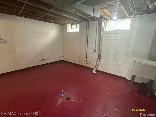 579 E Baker Avenue, Clawson, MI 48017