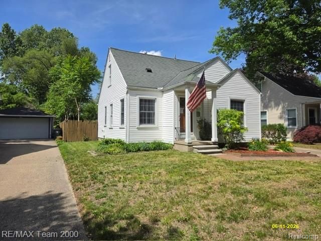 579 E Baker Avenue, Clawson, MI 48017