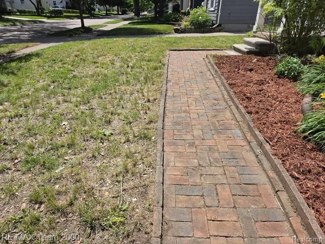 579 E Baker Avenue, Clawson, MI 48017