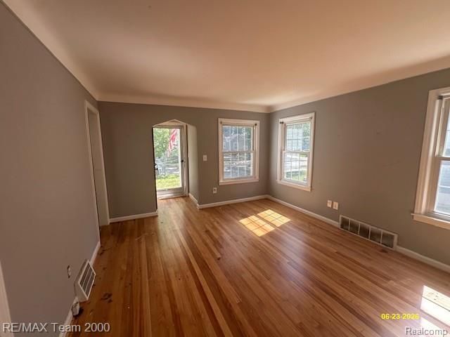 579 E Baker Avenue, Clawson, MI 48017