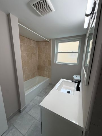 1407 Roosevelt Road 2C, Wheaton, IL 60187