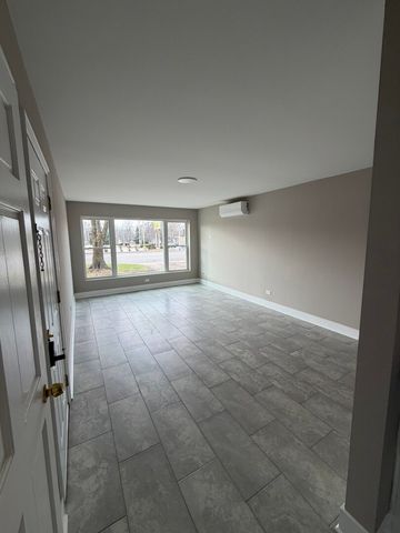 1407 Roosevelt Road 2C, Wheaton, IL 60187