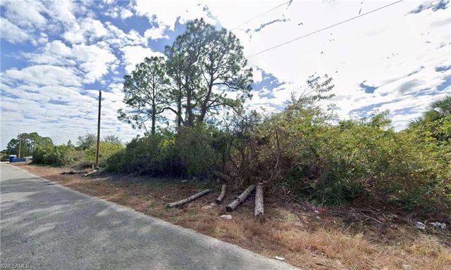 1018 Lakeside DR, Lehigh Acres, FL 33974