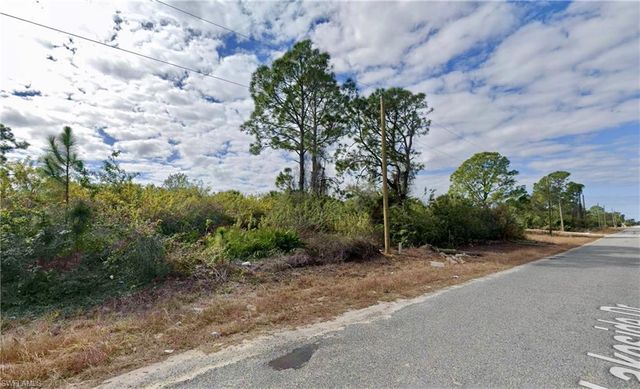 1018 Lakeside DR, Lehigh Acres, FL 33974