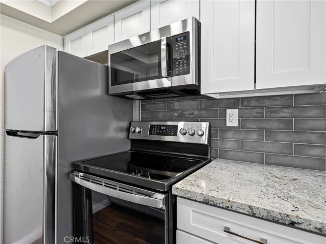 19183 Elm Dr, Apple Valley, CA 92308