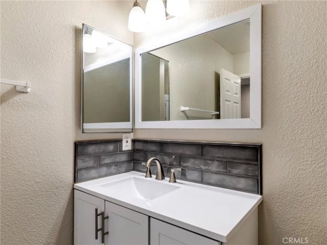 19183 Elm Dr, Apple Valley, CA 92308