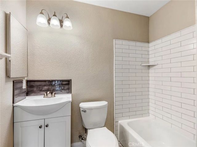 19183 Elm Dr, Apple Valley, CA 92308