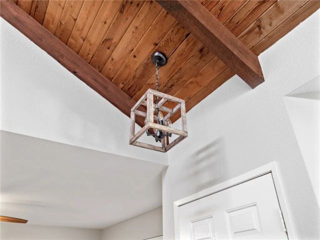 19183 Elm Dr, Apple Valley, CA 92308