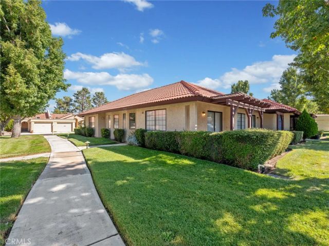 19183 Elm Dr, Apple Valley, CA 92308