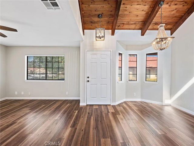 19183 Elm Dr, Apple Valley, CA 92308