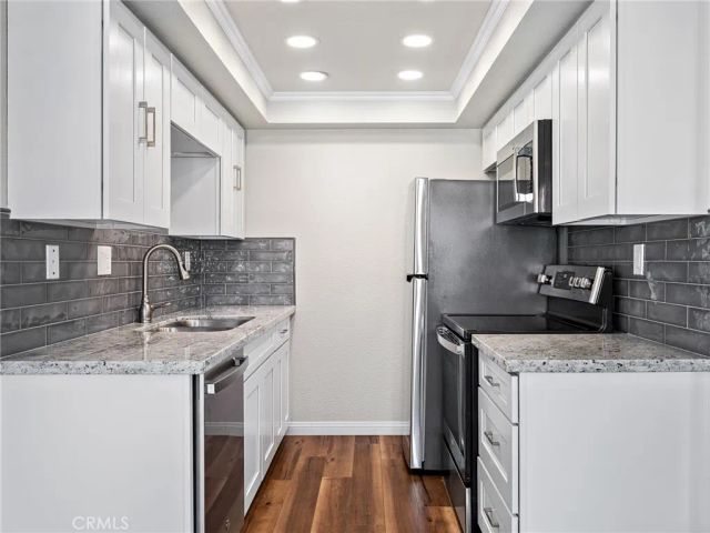 19183 Elm Dr, Apple Valley, CA 92308