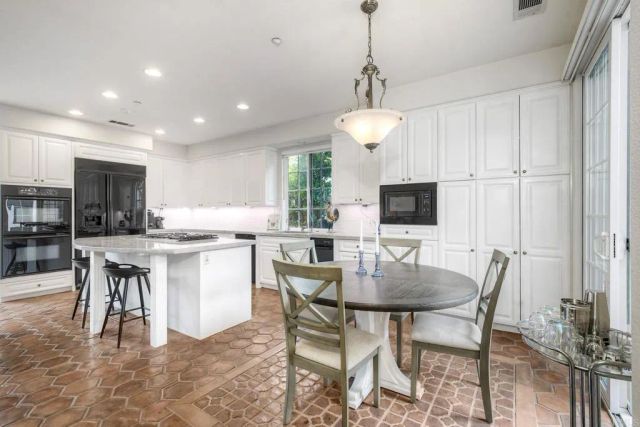 688 Cypress Hills Drive, Encinitas, CA 92024
