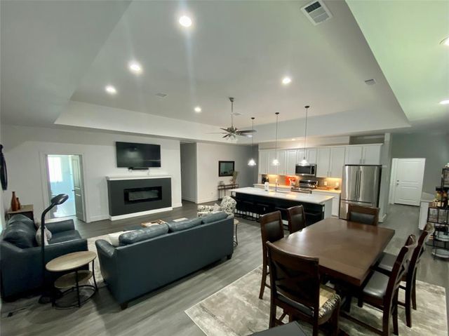 118 Wick Willow Road, Montgomery, TX 77356