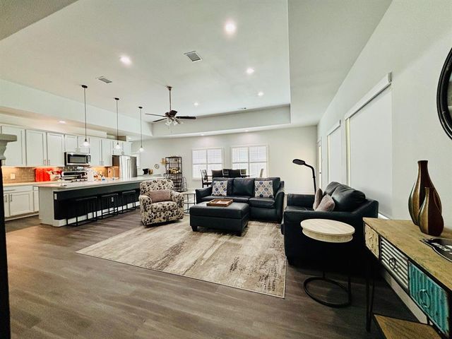 118 Wick Willow Road, Montgomery, TX 77356