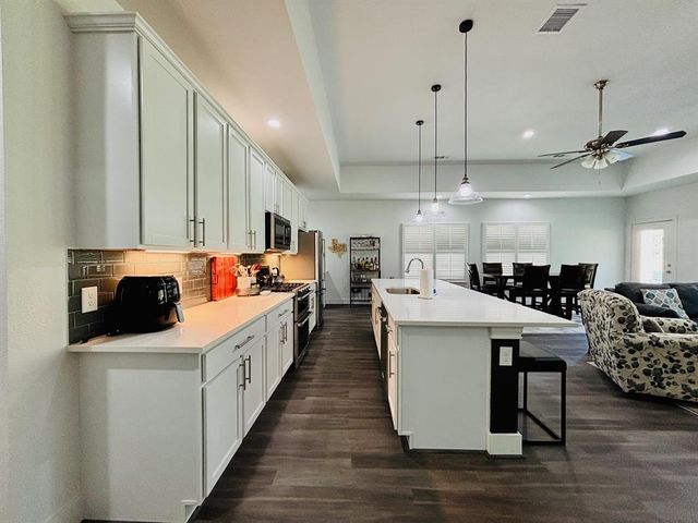118 Wick Willow Road, Montgomery, TX 77356