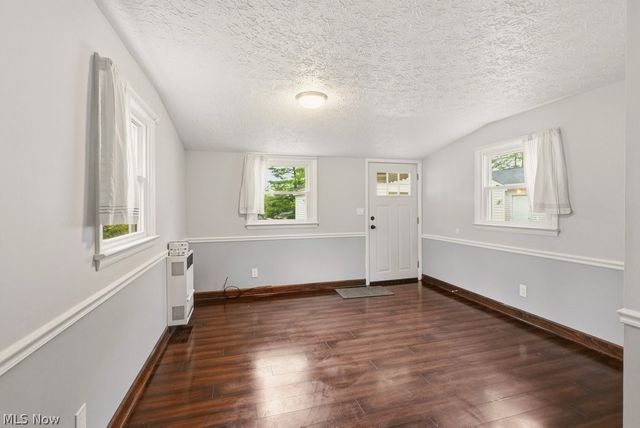 1637 Hanover Street, Cuyahoga Falls, OH 44221