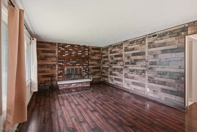 1637 Hanover Street, Cuyahoga Falls, OH 44221