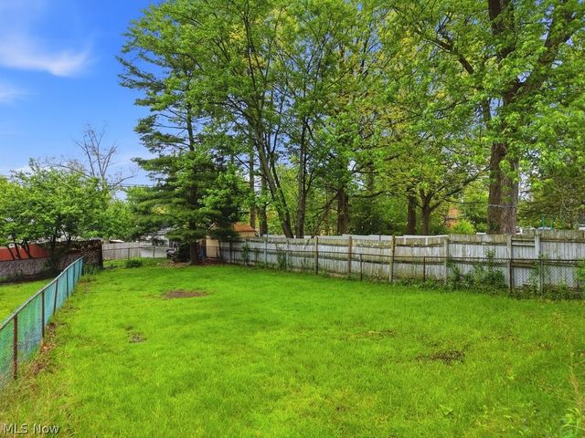 1637 Hanover Street, Cuyahoga Falls, OH 44221