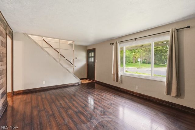 1637 Hanover Street, Cuyahoga Falls, OH 44221