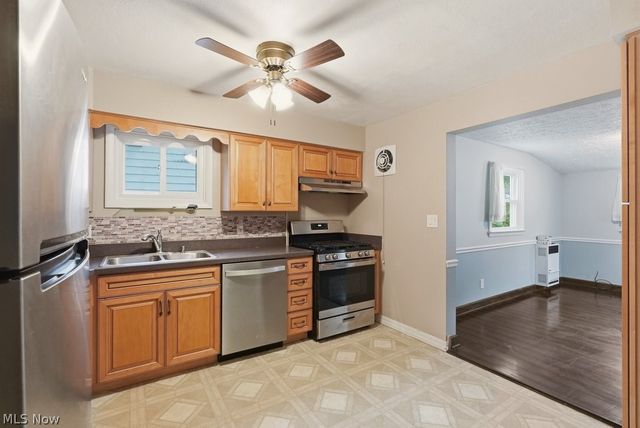 1637 Hanover Street, Cuyahoga Falls, OH 44221