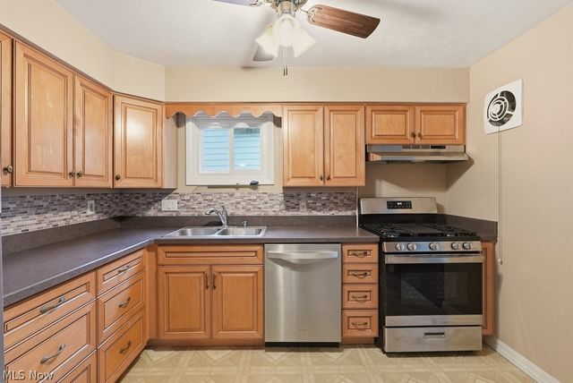 1637 Hanover Street, Cuyahoga Falls, OH 44221