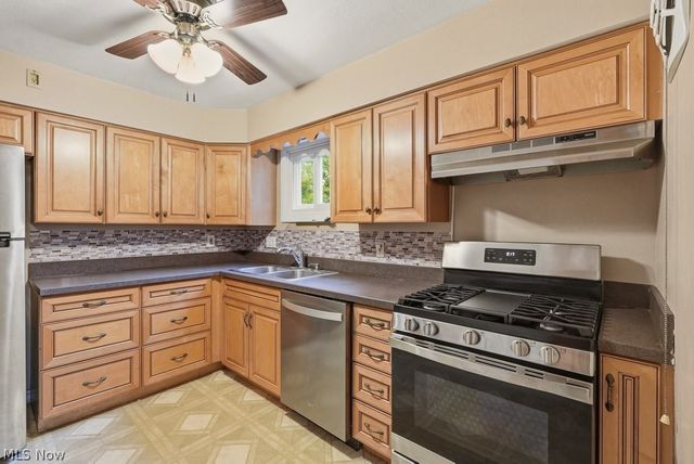 1637 Hanover Street, Cuyahoga Falls, OH 44221