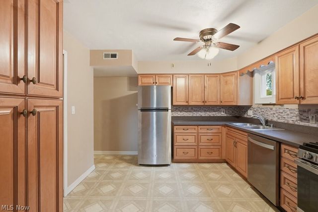 1637 Hanover Street, Cuyahoga Falls, OH 44221