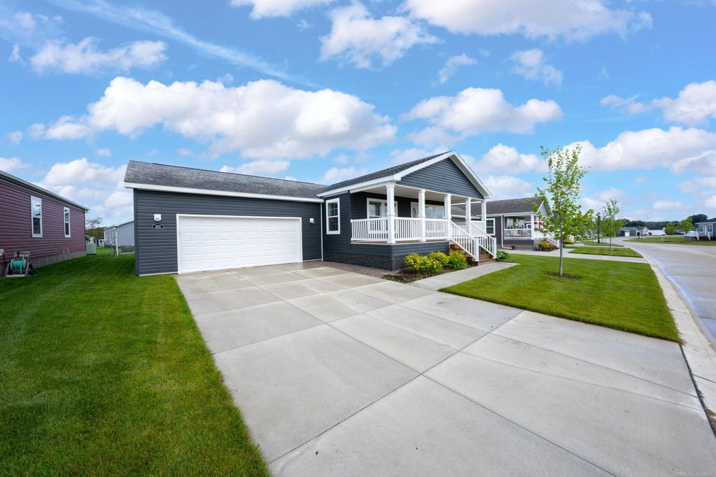 262 Riviera Drive, Lapeer, MI 48446