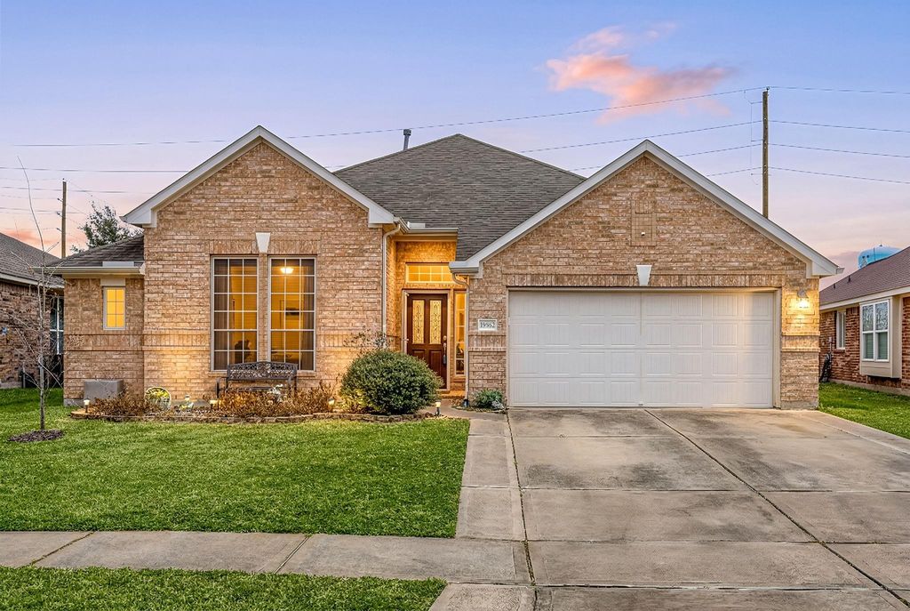 10022 Cedar Creek Court, Brookshire, TX 77423