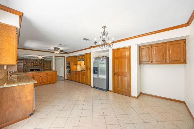 612 Doaks Drive, Runaway Bay, TX 76426