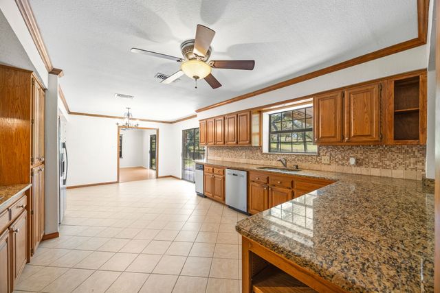 612 Doaks Drive, Runaway Bay, TX 76426