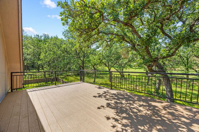 612 Doaks Drive, Runaway Bay, TX 76426