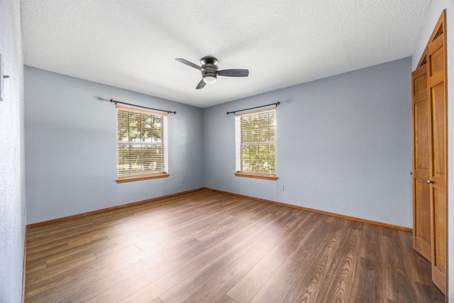 612 Doaks Drive, Runaway Bay, TX 76426