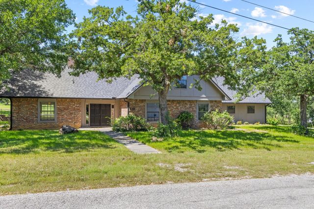 612 Doaks Drive, Runaway Bay, TX 76426
