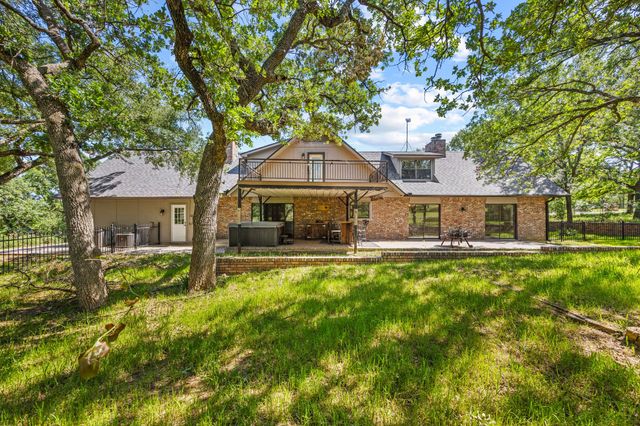 612 Doaks Drive, Runaway Bay, TX 76426
