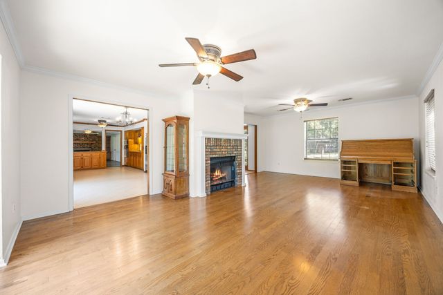 612 Doaks Drive, Runaway Bay, TX 76426
