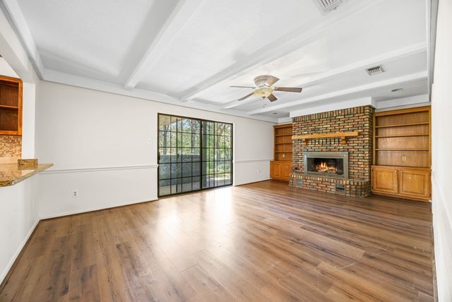 612 Doaks Drive, Runaway Bay, TX 76426