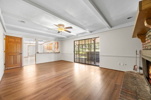 612 Doaks Drive, Runaway Bay, TX 76426