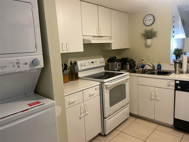 1090 NW 123rd Ct 816, Miami, FL 33182